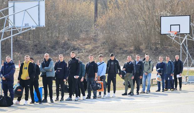 Ministar Anušić i general Kundid na prvom danu TVO-a na Slunju