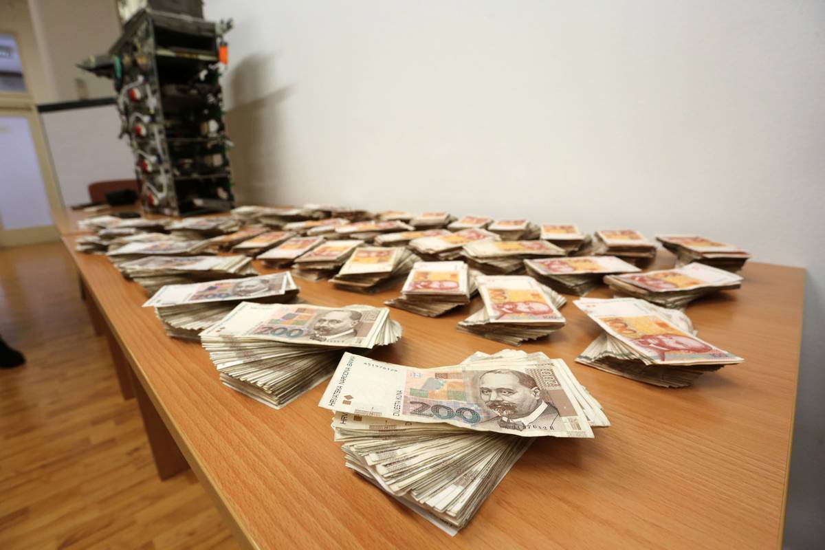 Policija otkrila tko je opljačkao čak milijun kuna iz bankomata