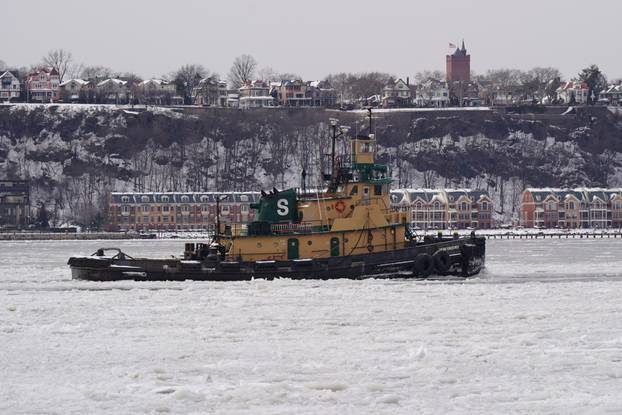 Ice floes in the Hudson River between New Jersey and New York City