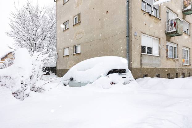 Gospić: Zametene ceste tijekom nevremena