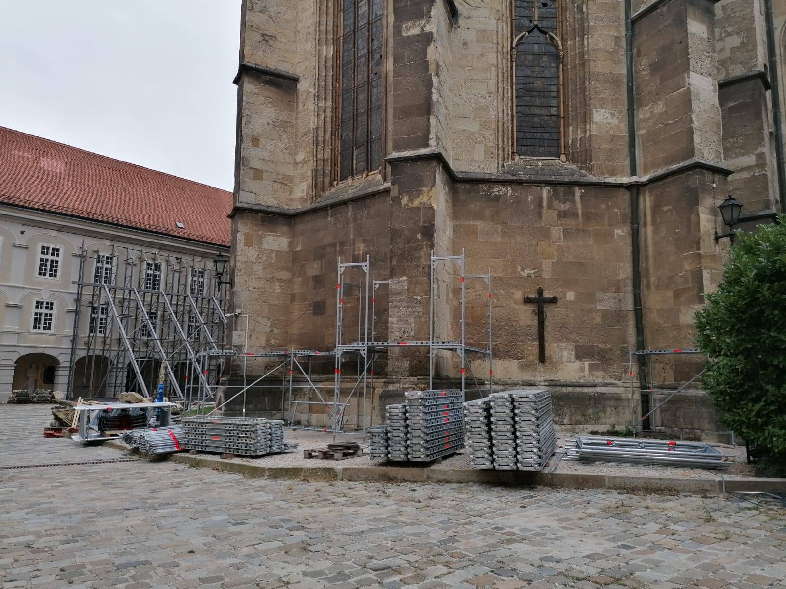 Postavljaju se skele oko zagrebačke Katedrale: Treba uviditi još sva oštećenja