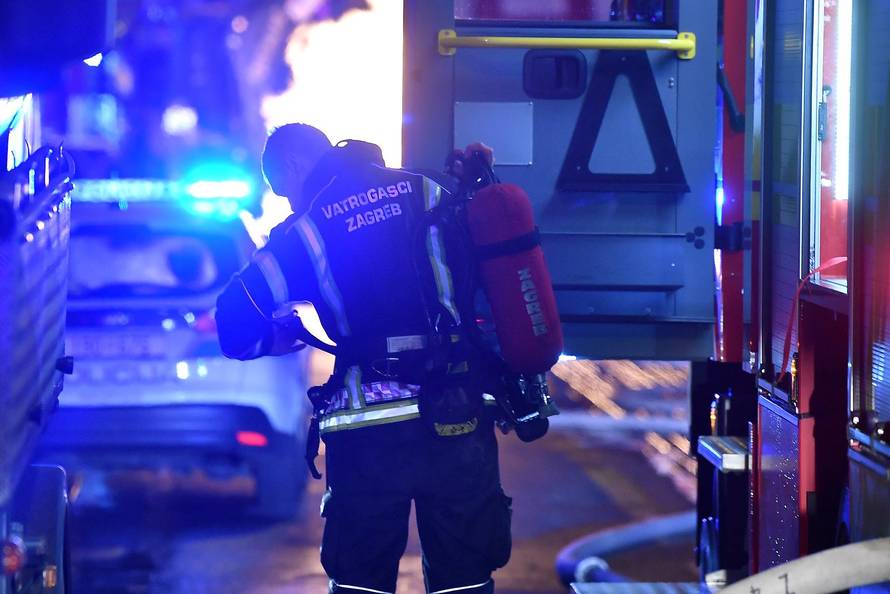 Požar u Frankopanskoj - pri sanaciji vodovodne cijevi probijena je i plinska, bagerist u bolnici