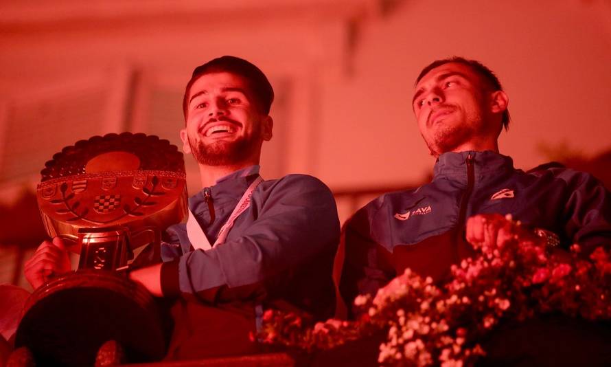 Sluga: Ubili smo se k'o majke, Gorgon: Ovo je za vas navijače