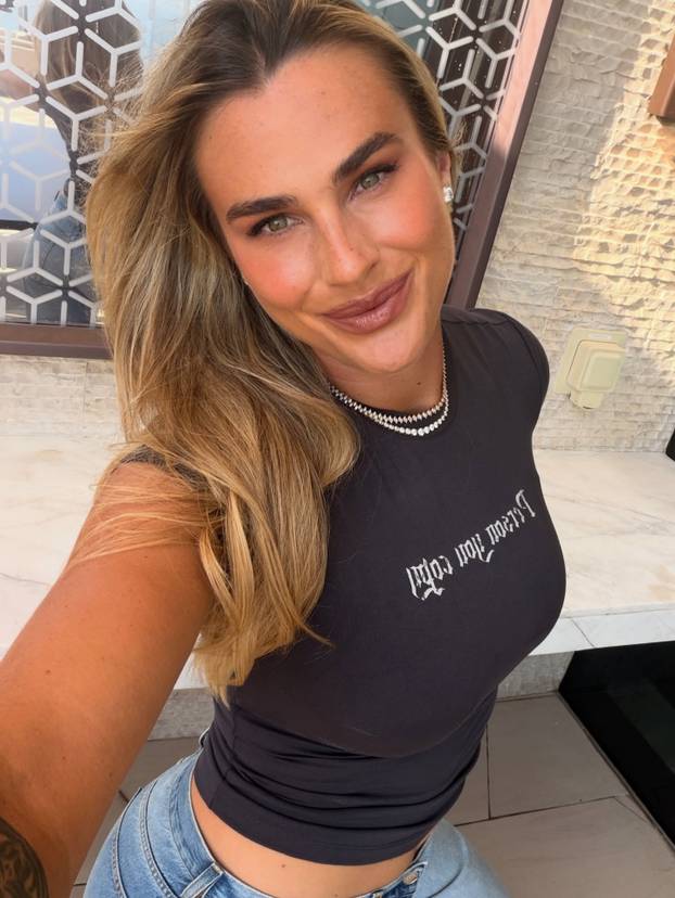 FOTO Najzgodnija tenisačica istaknula obline u uskoj majici