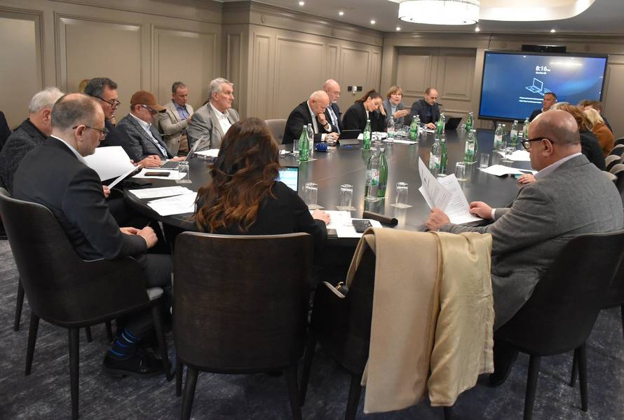 HOO je ukinuo financiranje ronilačkom savezu, četvero Ukrajinaca dobilo državljanstvo