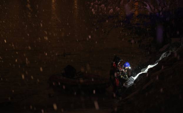 Zagreb: Policija i HGSS pretražuju rijeku Savu 