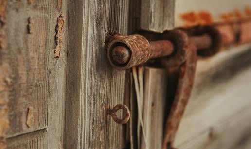 Bez kemikalija! Pjenušavo piće iz hladnjaka odlično čisti hrđu