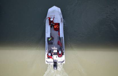 FOTO HGSS traga za čovjekom koji je autom jučer sletio u kanal u Sračincu kod Varaždina