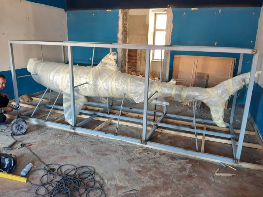 VIDEO Velika bijela psina od 4,5 metara putuje kroz Zagreb!