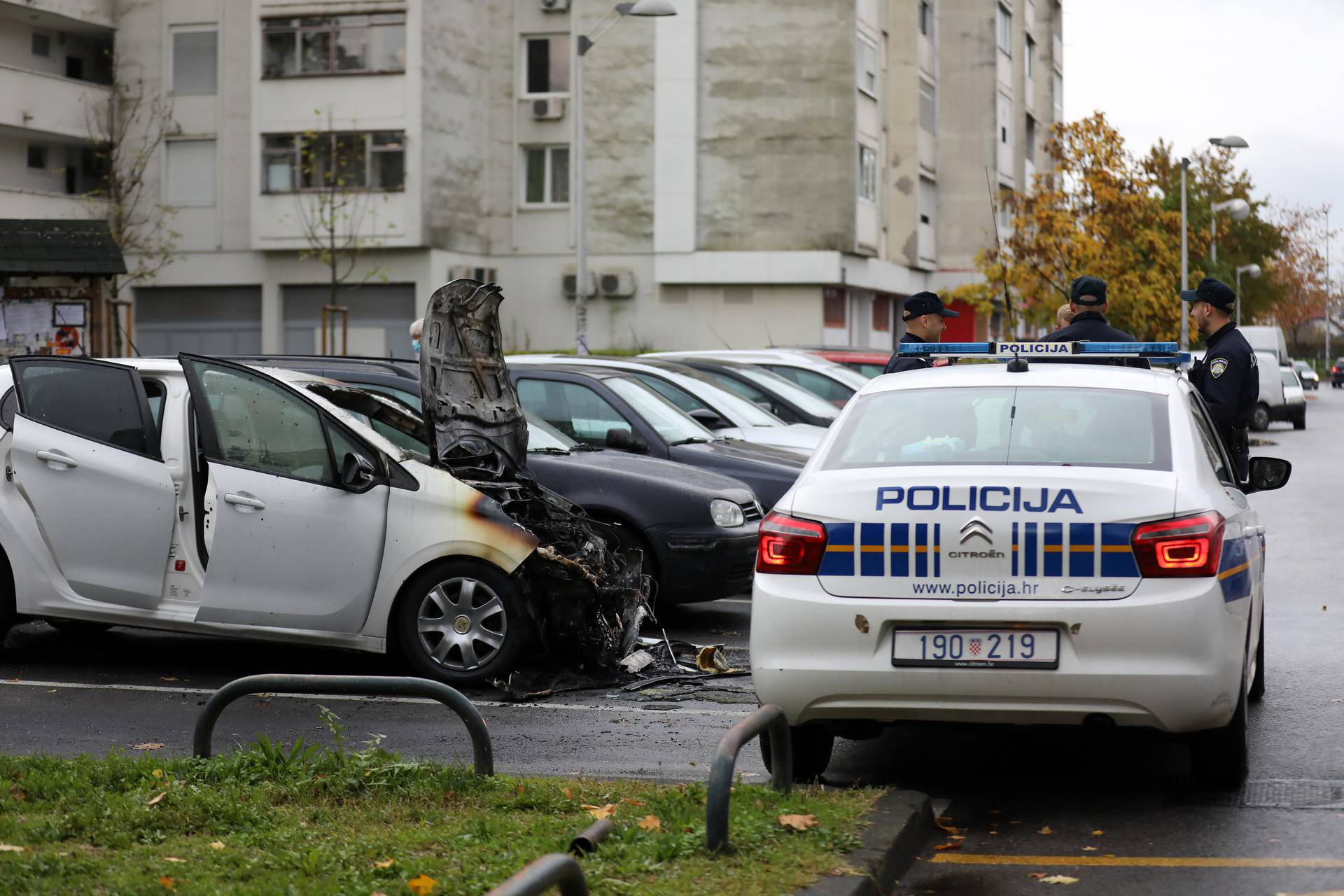 Zagreb. Automobil u Gajnicama se zapalio pa dva puta eksplodirao