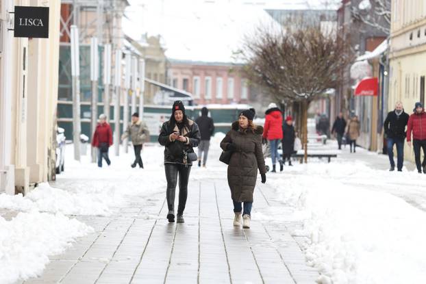Snježni pokrivač je zabijelio je Osijek