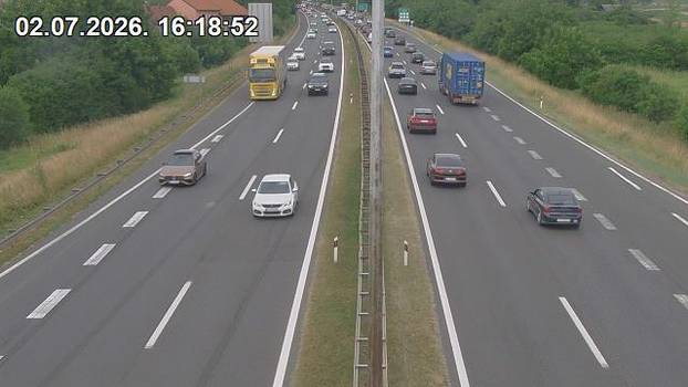 FOTO Zahuktava se udarni vikend. Kod Zagreba kolona 7 km, gužva na ulazu u Hrvatsku