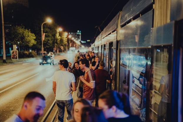 FOTO Ludilo na tračnicama! Ovaj party tramvaj u Zagrebu vozi vas direktno u ekstazu