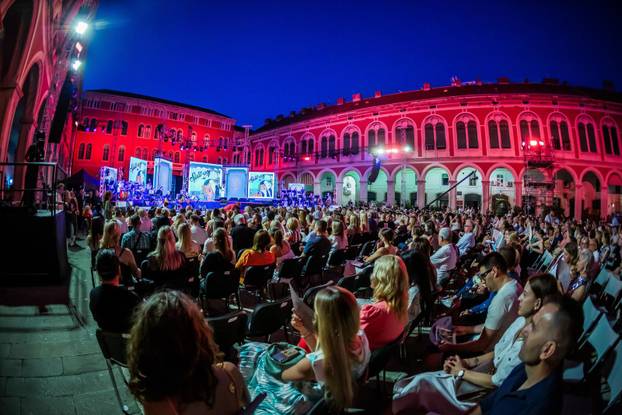Split: Finalna večer Splitskog Festivala na Prokurativama