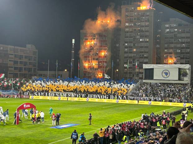 FOTO Na stadion u Zenici više ne stane ni šibica, 'gore' balkoni! Glavna zvijezda: Novak Đoković