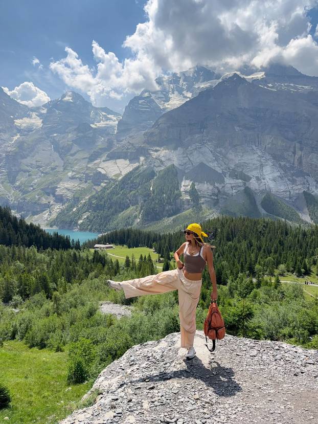 FOTO Ashlee ne prestaje privlačiti poglede: Radi za hit brend bikinija i pokazuje obline