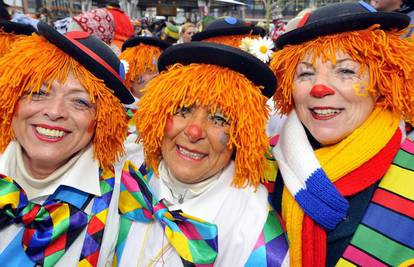 Ženski karneval privukao žene na razuzdanu zabavu