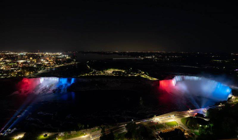 FOTO Niagarini slapovi zasjali su u bojama hrvatske zastave povodom Dana državnosti