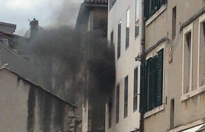 Gorjela zgrada u Splitu: Netko je prije požara provalio u ured?