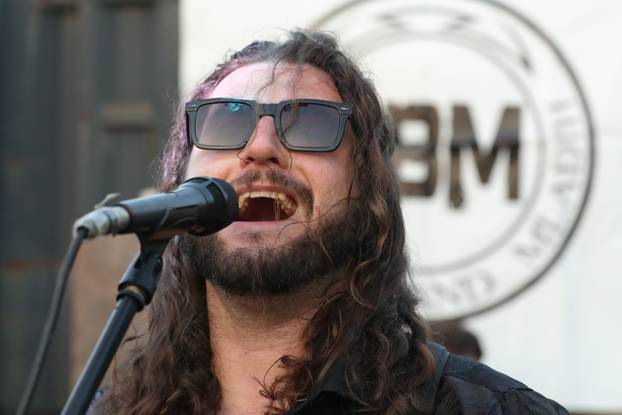 Osijek: Rock bend Echoes zabavljao Osječane na prvom pokretnom koncertu