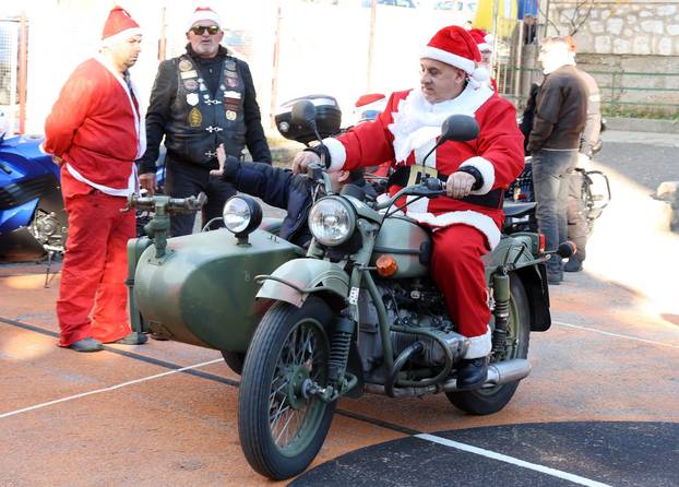 Šibenik:  Motomrazovi tradicionalno u predboži?no vrijeme darivali Centar za odgoj i obrazovanje Šubi?evac