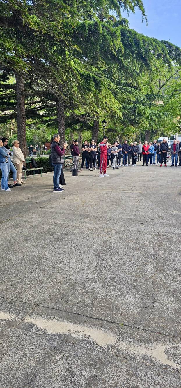 Tuga na Lastovu: Više od 200 lampiona zasvijetlilo u spomen na tragično preminulog Frana