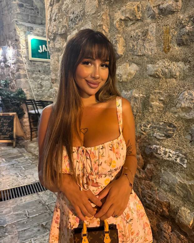 FOTO Zbog supruga je prešla na islam, a optužili su ju da zbog njene 'magije' on ne igra za BiH