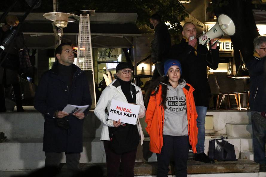 Beograd: Prosvjed "Mural mora pasti" na Cvjetnom trgu 