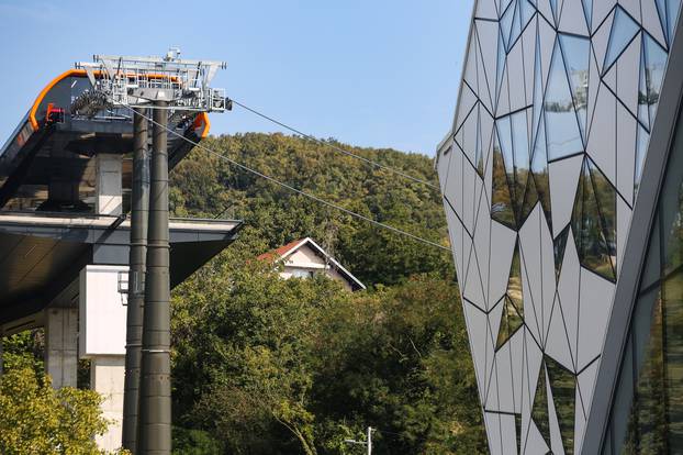 Zagreb: Vraćen natpis Žičara Sljeme