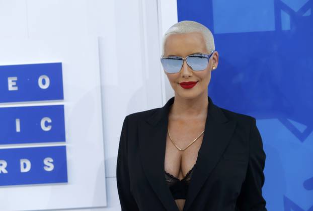 Amber Rose arrives at the 2016 MTV Video Music Awards in New York