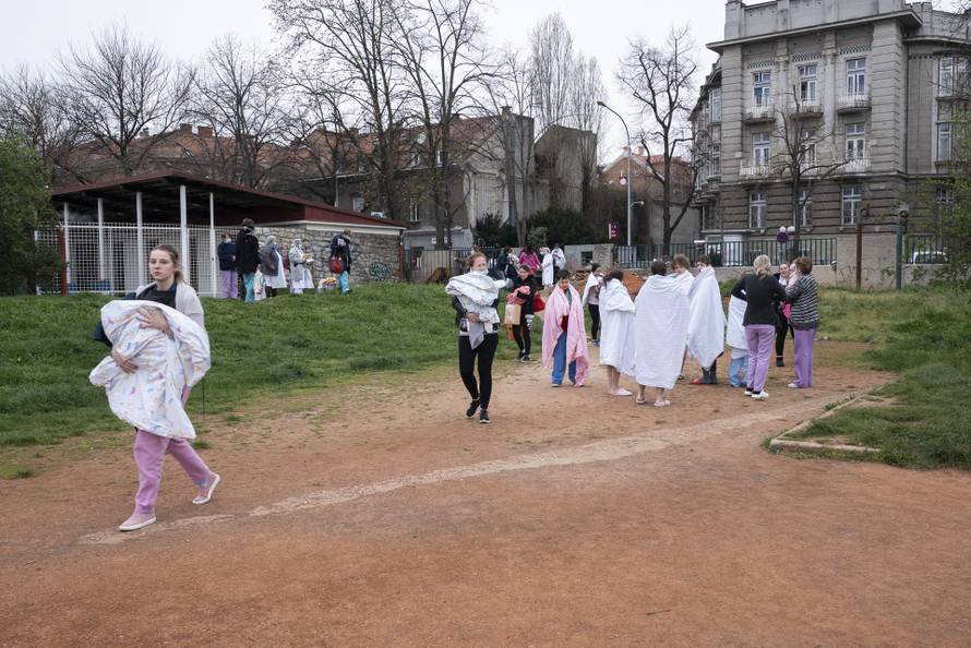 Zagreb: Nakon potresa evakuirani pacijenti i medicinsko osoblje dječje bolnice u Klaićevoj 