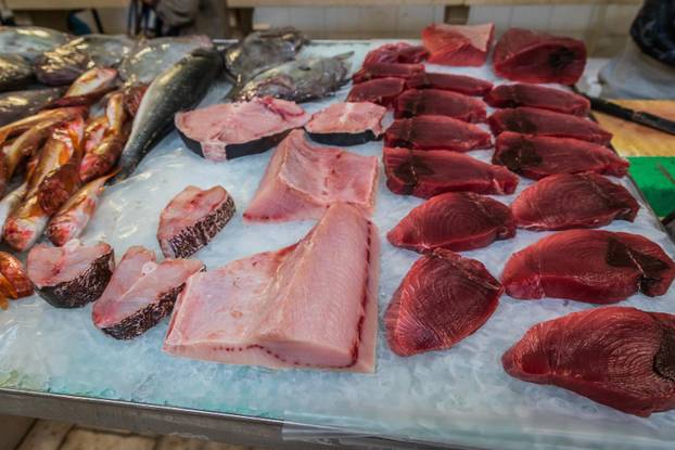 Split: Bogata ponuda ribe petkom u splitskoj ribarnici