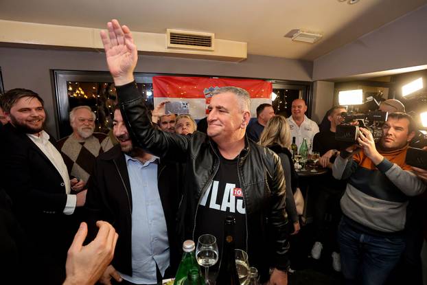 Sinj: Miro Bulj stigao u izborni stožer i obratio se medijima