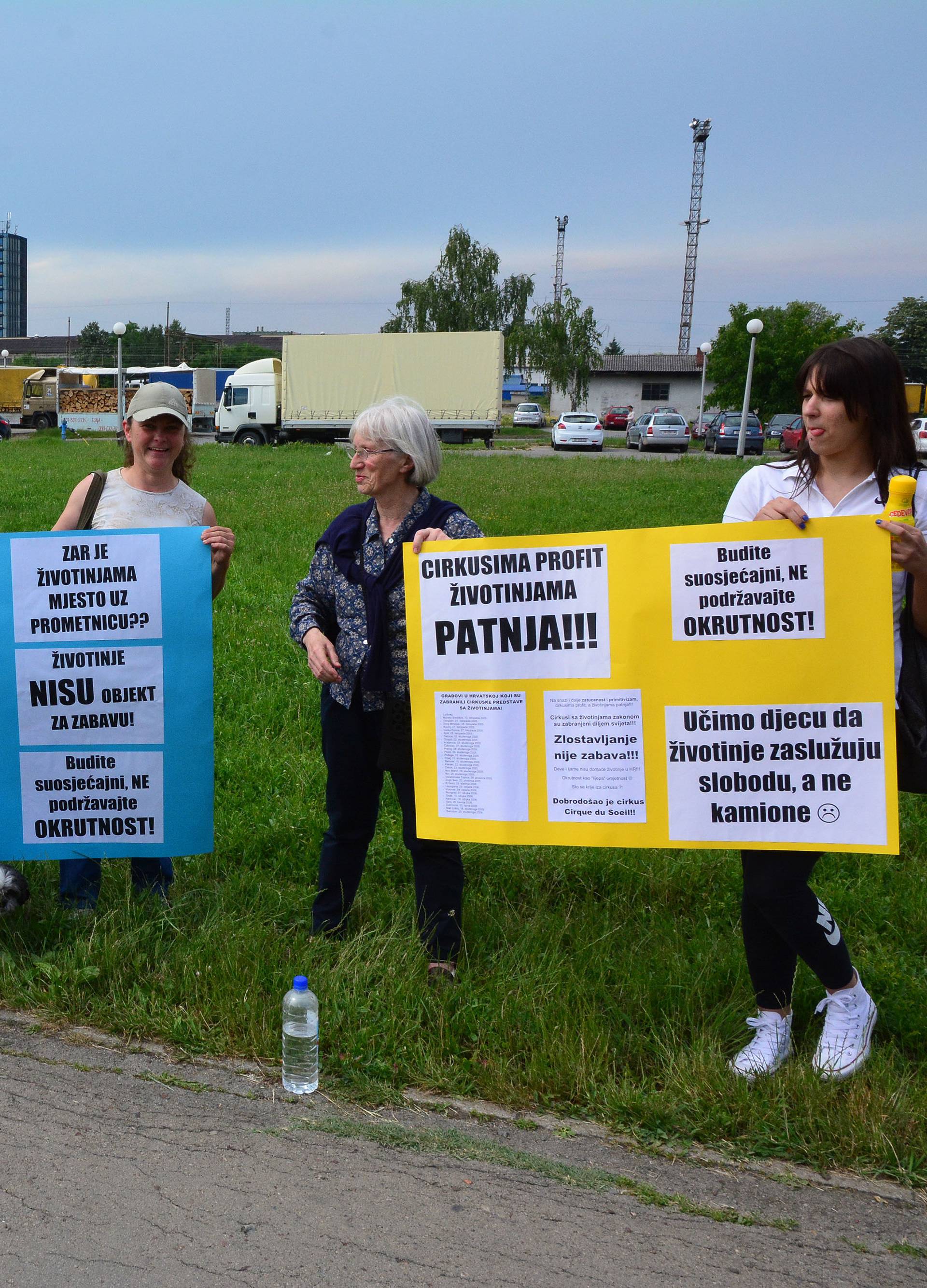Cirkus u gradu: Prosvjedovali su zbog ugroženih prava deva