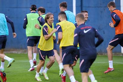 VIDEO Nasmijani Modrić se priključio i podigao atmosferu, Dinamov as propustio trening