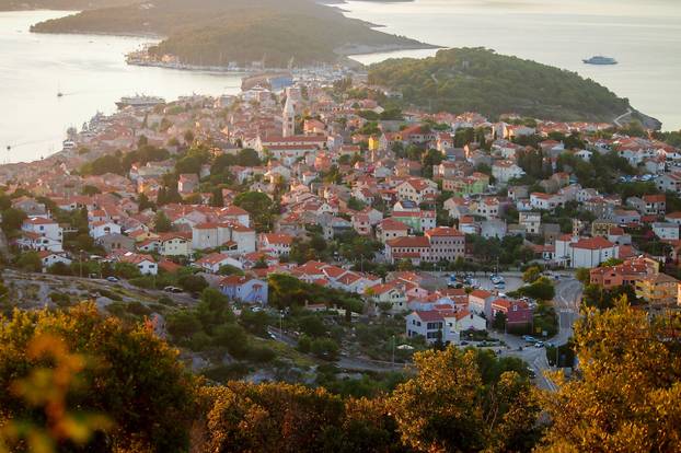 Sve nijanse crvene: Prekrasan zalazak sunca u Malom Lošinju