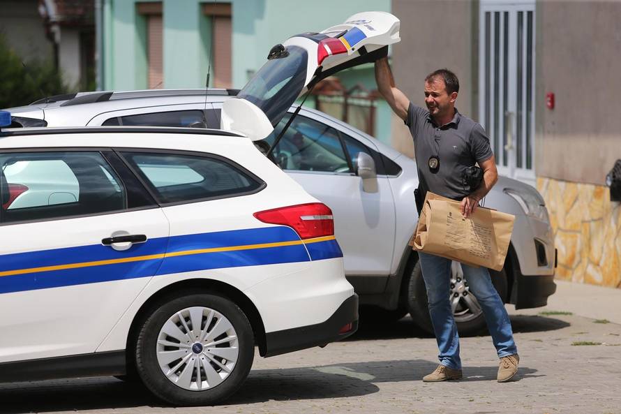 Pretres opÄinske zgrade u Äemincu povodom prijava protiv naÄelnika opÄine