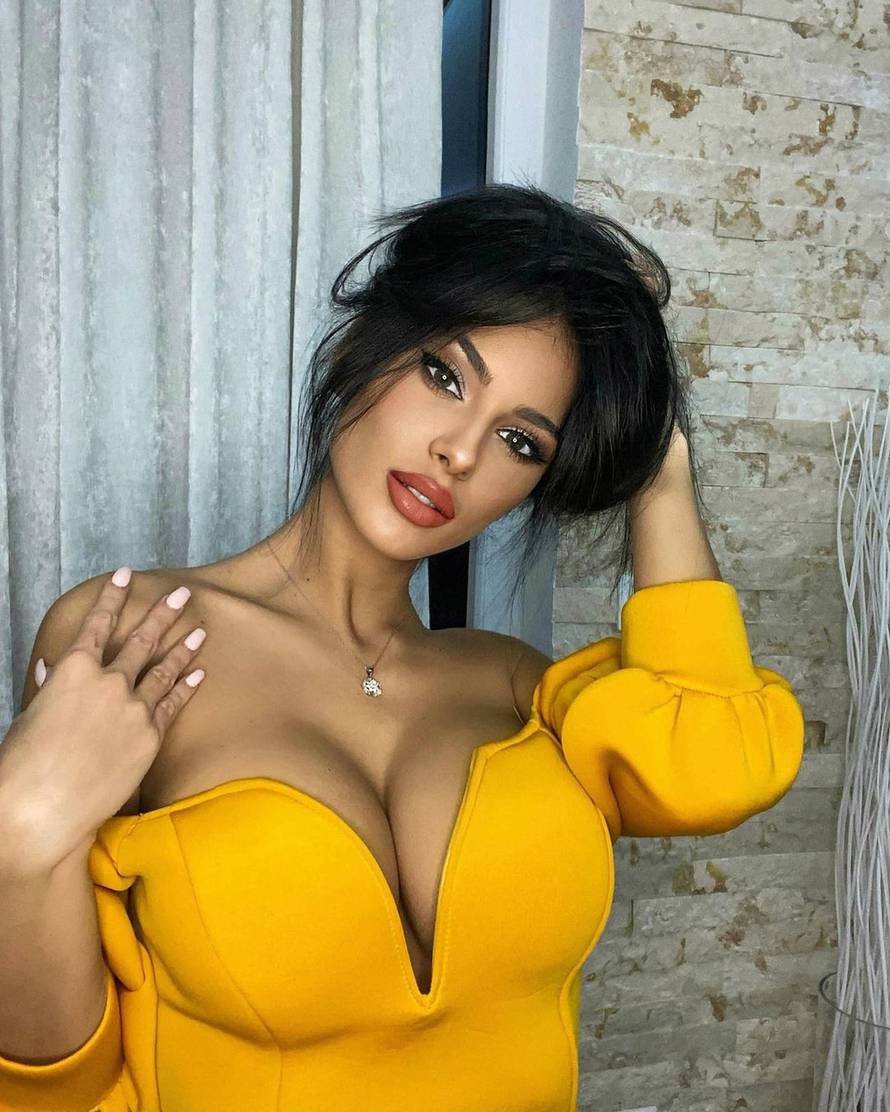 Cura dinamovca utegnula guzu u tajice: 'Ma silikoni, nije prava'