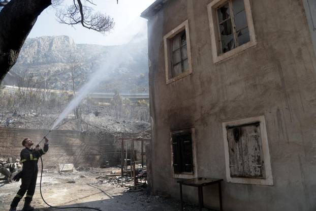 24sata Omiš: Požarom oštećena kuća u kojoj je sniman film "Trešete"