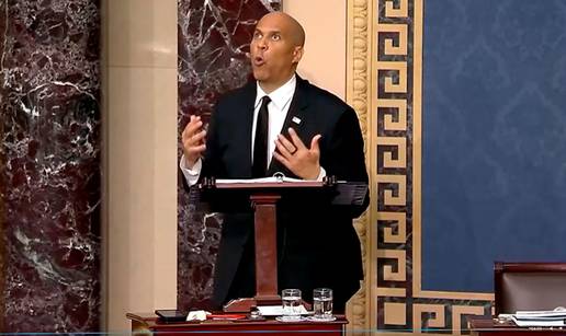 VIDEO Maratonski govor: Cory Booker već 21 sat u Senatu bez prestanka kritizira Trumpa!