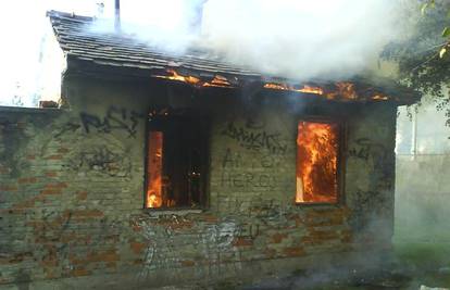 Zapalila se kućica u kojoj su se okupljali narkomani