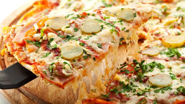 ANKETA: Biste li pojeli pizzu s kiselim krastavcima? Nekima je to postala najveća poslastica