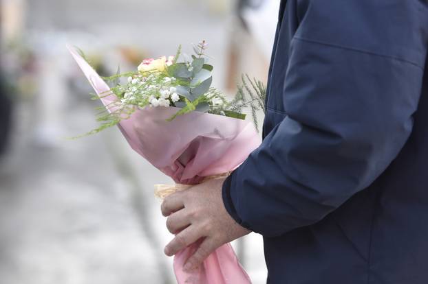 Šibenik: Kupovina cvijeća povodom Međunarodnog dana Žena