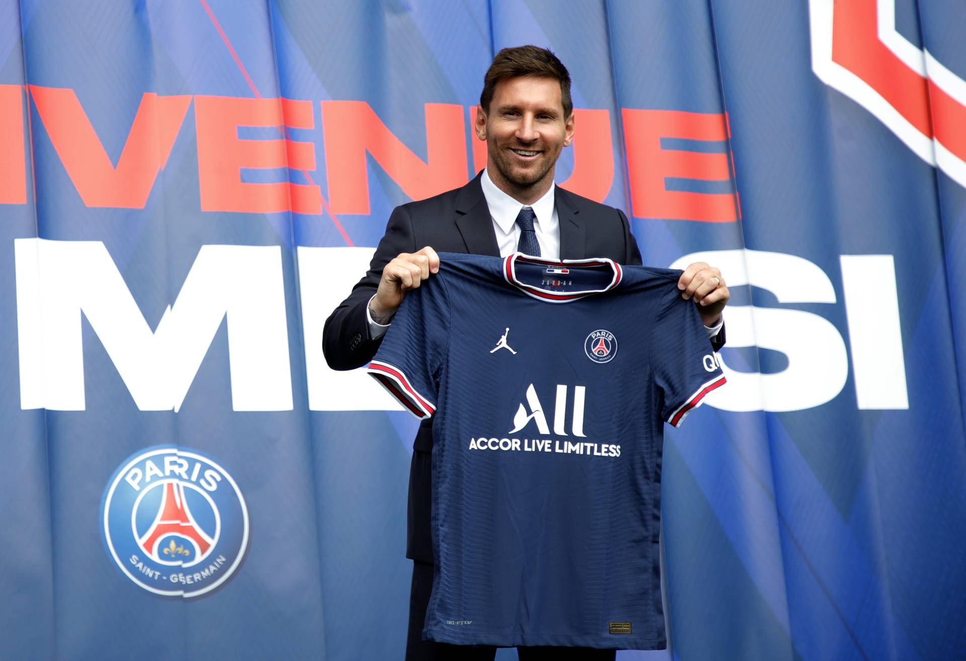 Lionel Messi Press Conference after signing for Paris St Germain