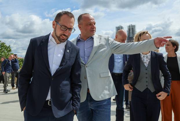 Zagreb: Zavr&scaron;na konferencija za medije Tomislava Toma&scaron;evi&cacute;a i Sini&scaron;e Hajda&scaron;a Don&ccaron;i&cacute;a