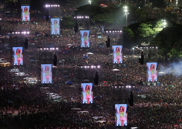 Shakira holds open concert at Copacabana beach in Rio de Janeiro