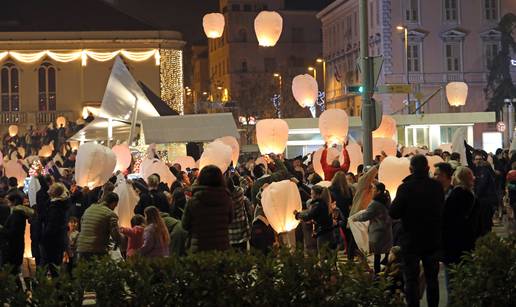 FOTO Šibenčani na prvi dan Nove godine tradicionalno puštali lampione dobrih želja