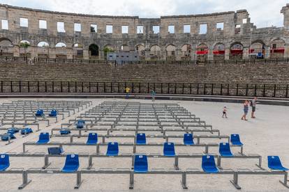 Pula: U Pulskom amfiteatru započelo postavljanje stolica za filmski festival