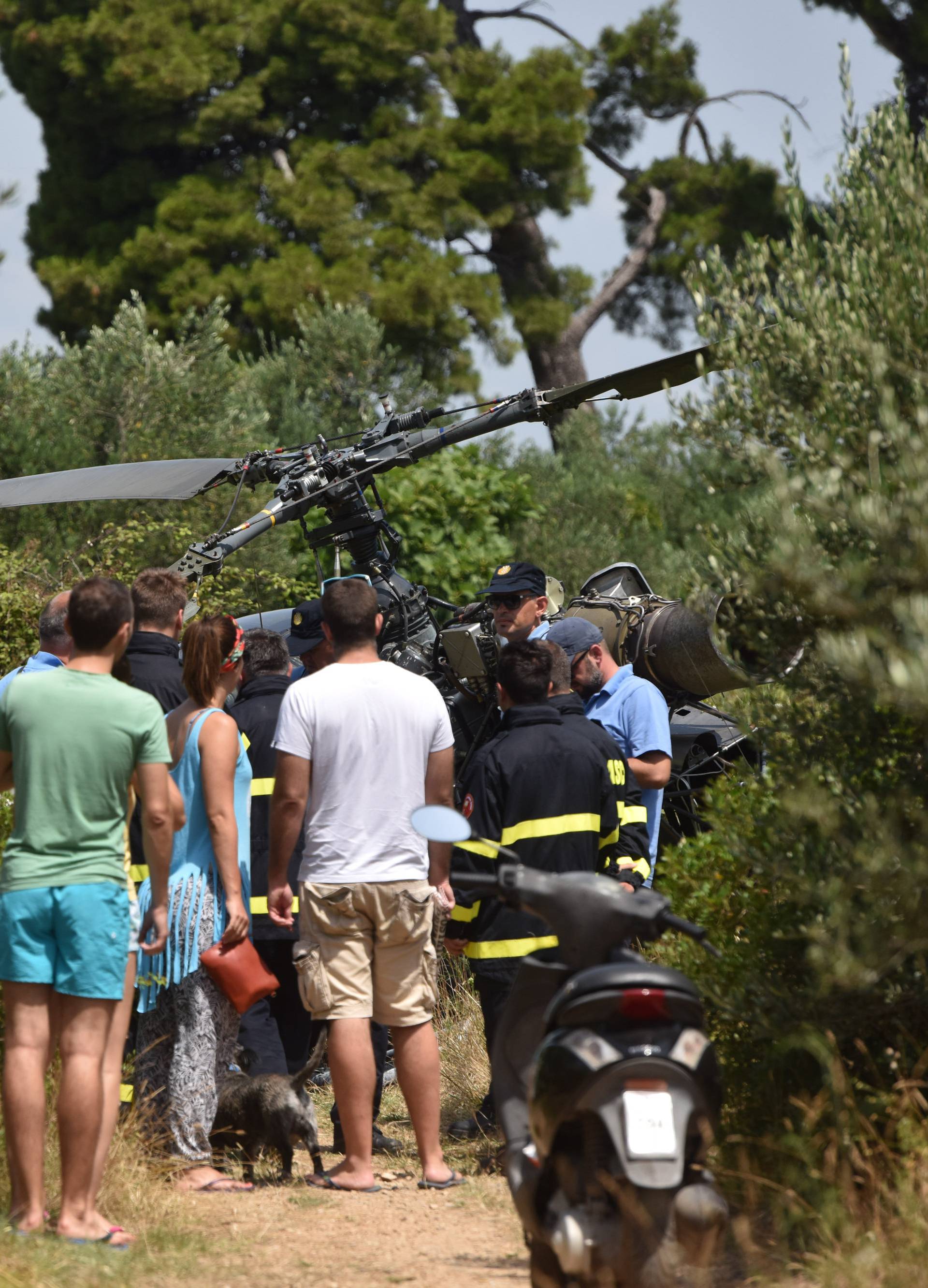 'Vidjeli smo helikopter da nisko leti, s njega su padali dijelovi...'