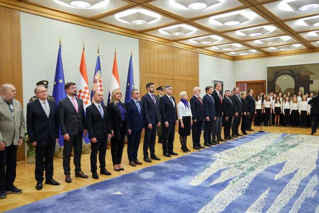 Zagreb: Zoran Milanović uručio odlikovanja i priznanja zaslužnim pojedincima i organizacijama iz područja kulture, znanosti, sporta i gospodarstva
